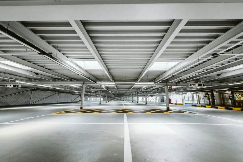 Limpieza de garaje comunitario y plaza de parking en Valencia